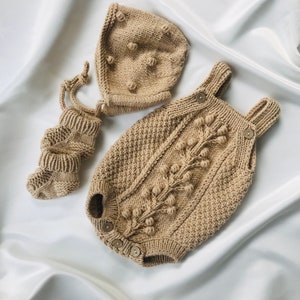 Knit baby romper set Beige baby romper Newborn coming home outfit Baby photo props Gift for new baby Knit baby outfit image 4