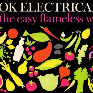 Puede incluir: Una portada de libro de cocina vintage con el texto "COOK ELECTRICALLY... the easy flameless way." La portada presenta ilustraciones coloridas y estilizadas de varios alimentos, incluyendo carne, verduras y mariscos, sobre un fondo negro.