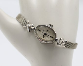 WITTNAUER Geneve swiss made vintage ladies wrist watch stainless steel. base metal bezel
