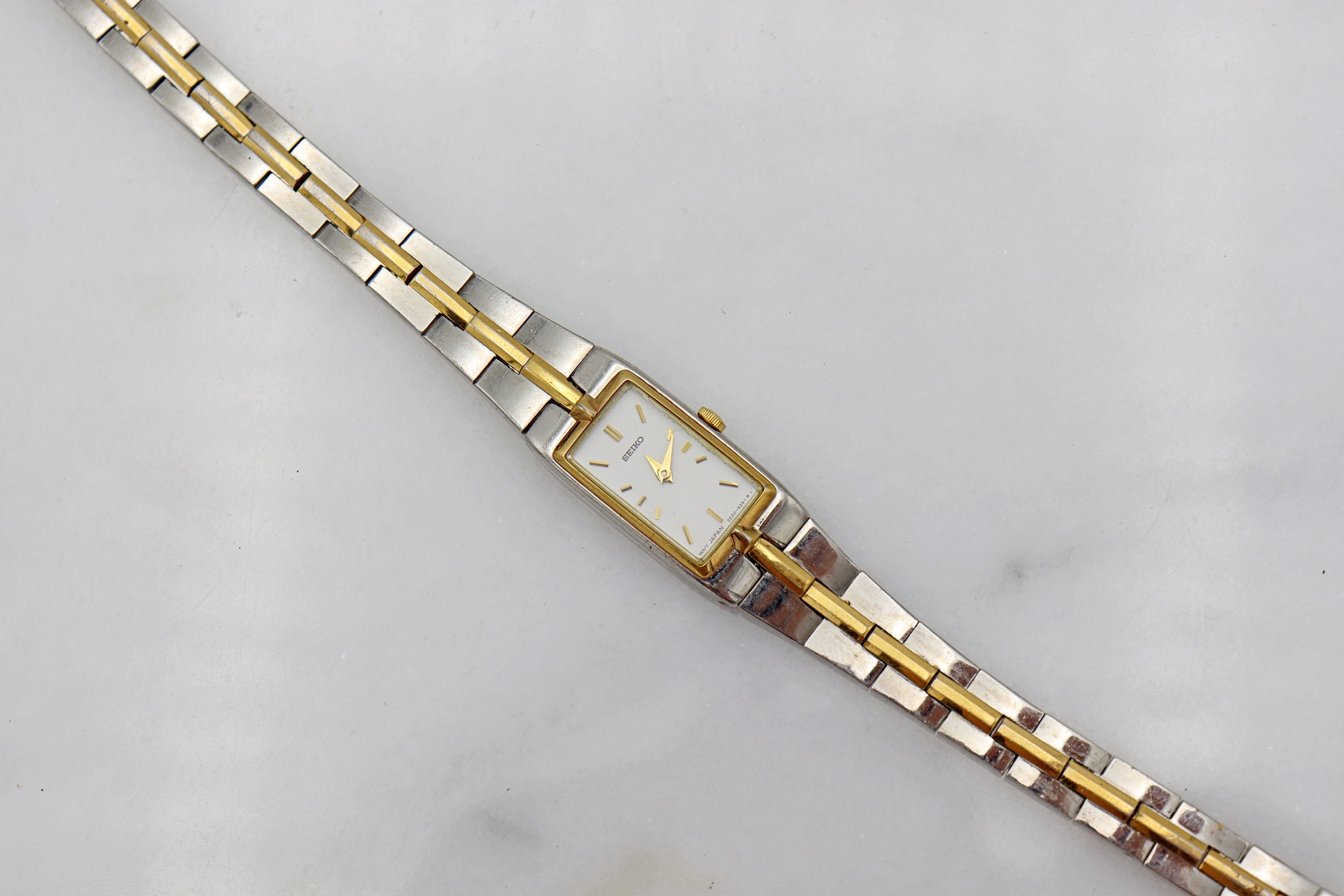 SEIKO Silver & Gold Tone Womens Watch 2E20-7479 Vintage - Etsy