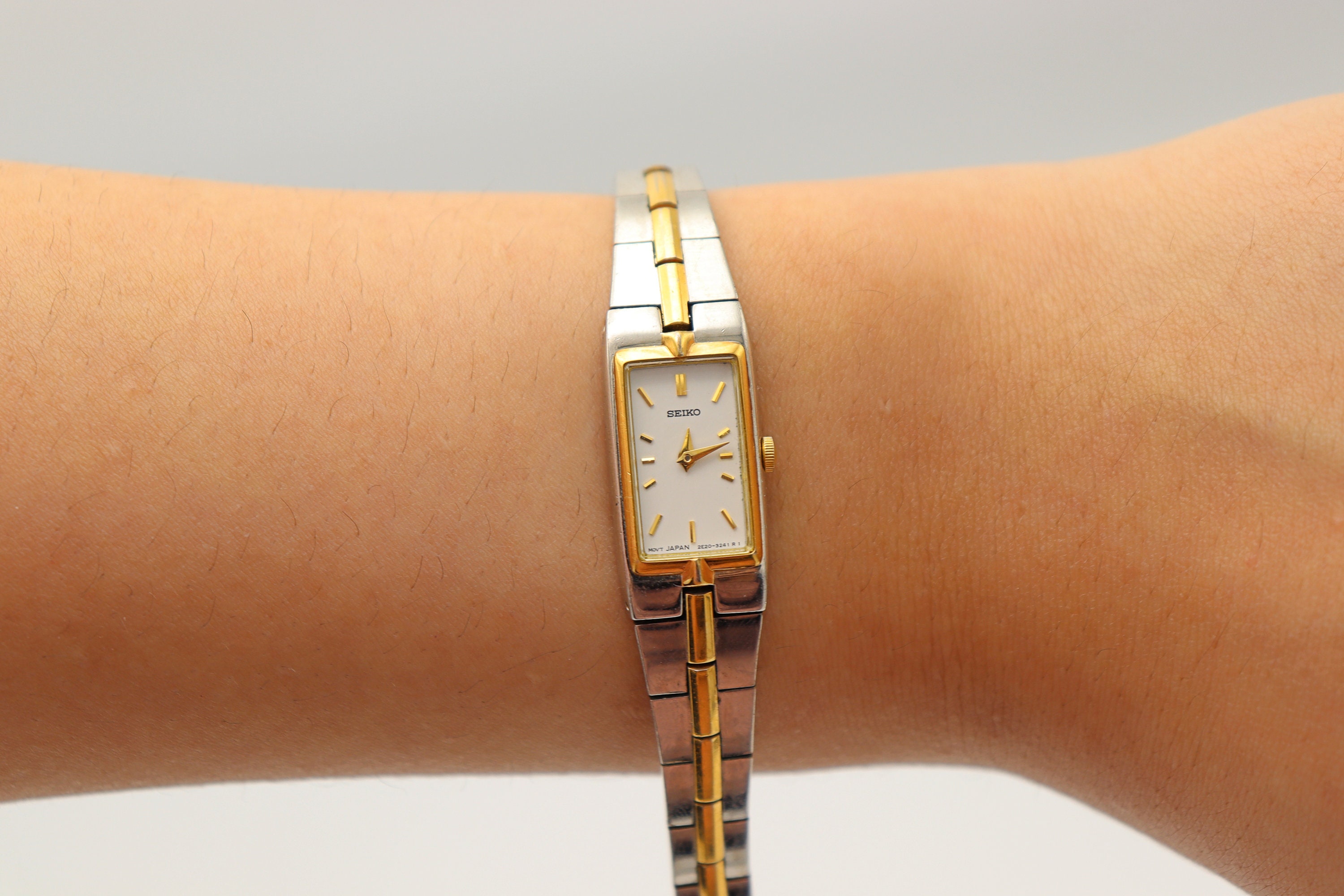 SEIKO Silver & Gold Tone Womens Watch 2E20-7479 Vintage - Etsy