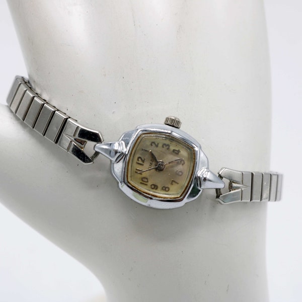 Timex silver tone vintage wrist watch, stainless steel, base metal, bracelet watch