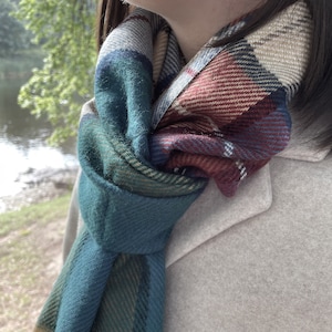 Lenços tartan lindamente tecidos com pontas franjadas – lenço escocês, lenço tartan, presente para ela, presente de dia das mães, presente de dia dos namorados