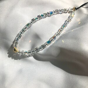 Encanto de teléfono con cuentas de cristal / Phonestrap / Día de San Valentín / funda de teléfono / regalos para ella / IPHONE15 / LUJO / IRRIDESCENTE / PASCUA imagen 2