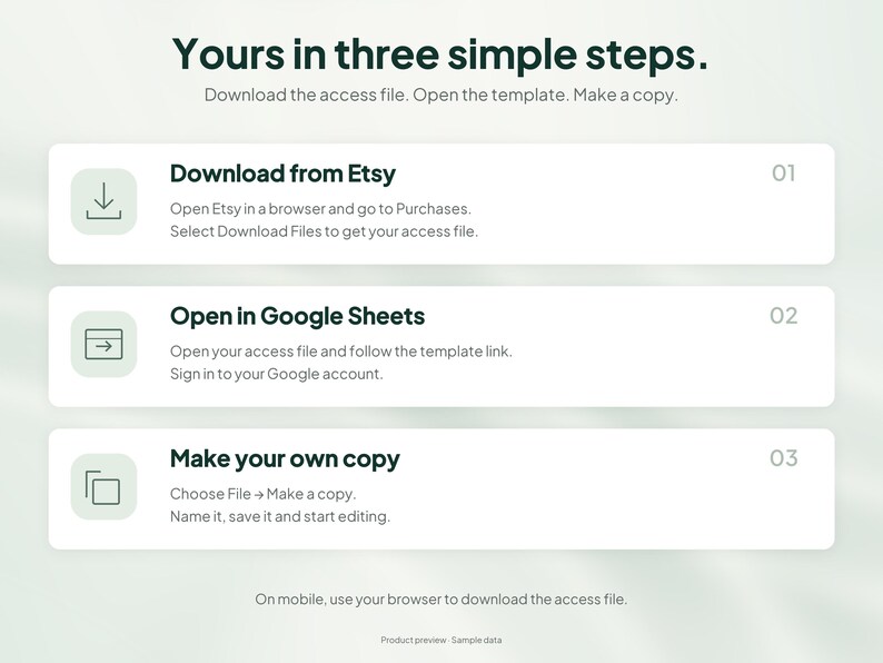 Peut inclure: Un graphique d'instructions intitul&eacute; Yours in three simple steps. Il pr&eacute;sente un processus en trois panneaux rectangulaires blancs num&eacute;rot&eacute;s : Download from Etsy, Open in Google Sheets et Make your own copy, chacun avec une ic&ocirc;ne.