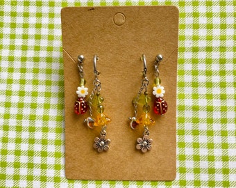 2-pack dangly flower earrings - fairycore cottagecore