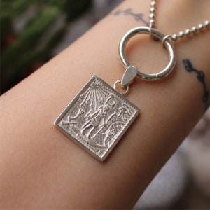 Collana pendente unica Big Ra Sun God - Egitto gioielli in argento per uomo e donna regalo unisex per lei - Pendente di grandi dimensioni - Serratura segreta
