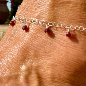 Faceted Garnet Gemstone Anklet on a Decoative 925 Sterling Chain Gift for Her, Minimalist Jewelry, Ankle Bracelet, BOHO Yoga - 10.5&quot;