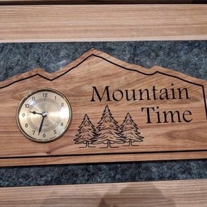 Reloj de pared con temática de montaña