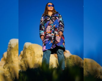 Kleurrijke softshellparka: waterdichte damesregenjas met capuchon