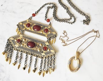 Lot 2 colliers vintage haut de gamme d'artisanat ethnique Jérusalem et signé Vogue Bijoux Italie style Couture Old Money années 80 90