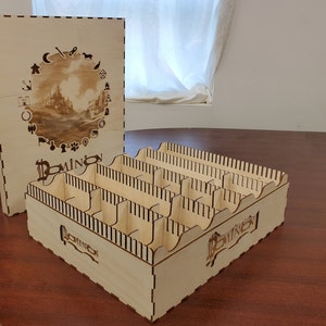 Dominion Deck Building Game Solution de stockage de masse gravée Organiseur vertical autonome Convient à plus de 2700 cartes à pochettes !