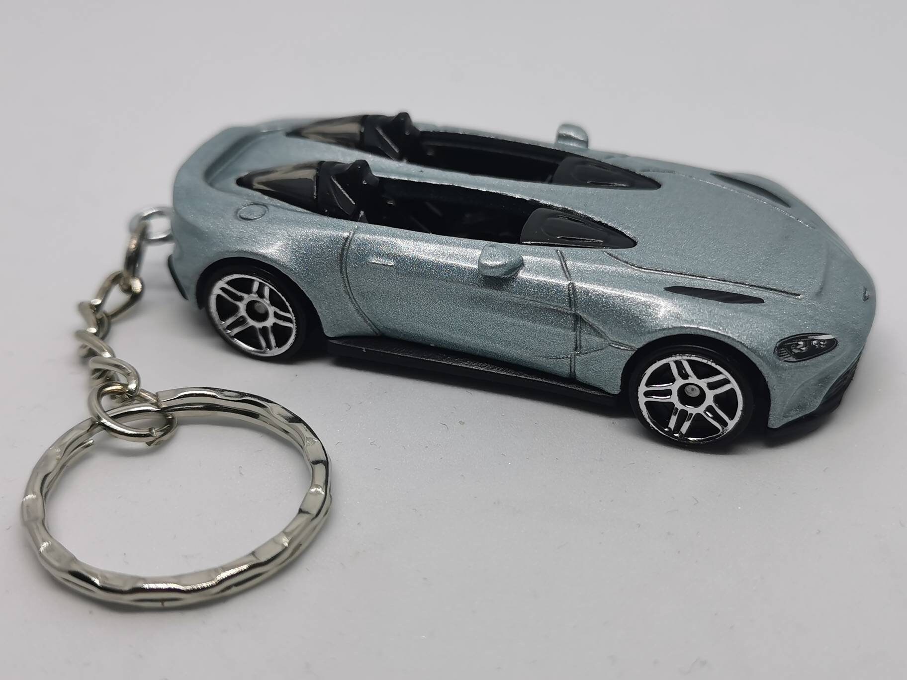 Aston Martin V12 Speedster Hot Wheels Auto Schlüsselanhänger