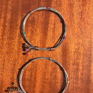Pulseiras de cordas de guitarra recicladas