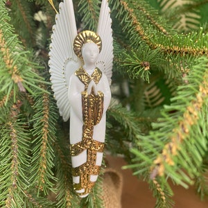 Hallmark Keepsake Angel Ornament: 2002 Angelic Visitation