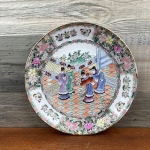 Hand Painted Decorative Famille Mandarin Rose Medallion Plate of Courtyard Greeting, Collectible Plate