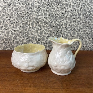 Vintage Belleek irländskt porslin Lotus gräddkanna och sockerskålsset - Third Green Mark 1955-65