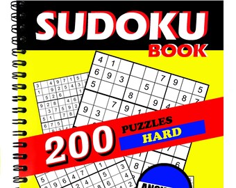 Può includere: Un libro di Sudoku con rilegatura a spirale e copertina giallo brillante con testo nero che recita SUDOKU BOOK e 2 LEVELS. Una fascia diagonale rossa mostra 200 PUZZLES HARD e un badge circolare blu evidenzia la parola ANSWERS.