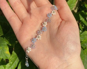 Floral Bracelet Made Out Of Glass Beads In A ZigZag pattern | In The Cloud's Blue | Daisy Bracelet | *DURACOAT BEAD* |