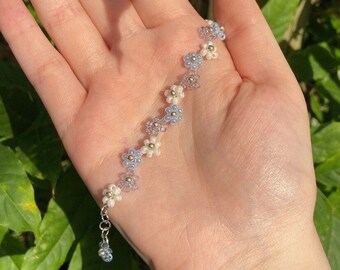 Floral Bracelet Made Out Of Glass Beads In A ZigZag pattern | In The Cloud's Blue | Daisy Bracelet | *DURACOAT BEAD* |