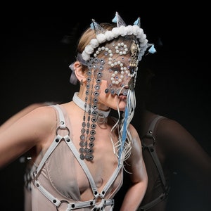 White art mask