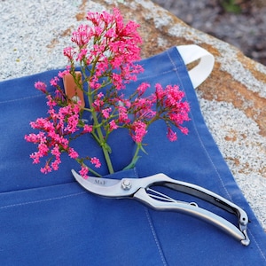 Outdoor Garden Gift Set l Garden Gloves, Secateurs, Apron l Large Gift Box image 6