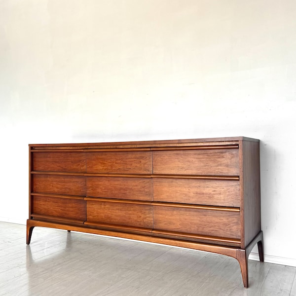 MCM “Rhythm” Walnut Low Dresser or Credenza by Lane (After Paul McCobb) Mid Century Danish Modern Wood Furniture