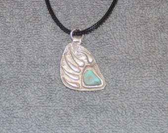 Sterling Silver Bear Claw Pendant with inset Opal PP106