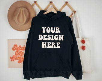 Gildan 18500 zwarte hoodie mockup, Gildan hoodie mockup, zwarte hoodie mockup, model mockup, zwarte trui mockup, trui mockup, Gildan mockup