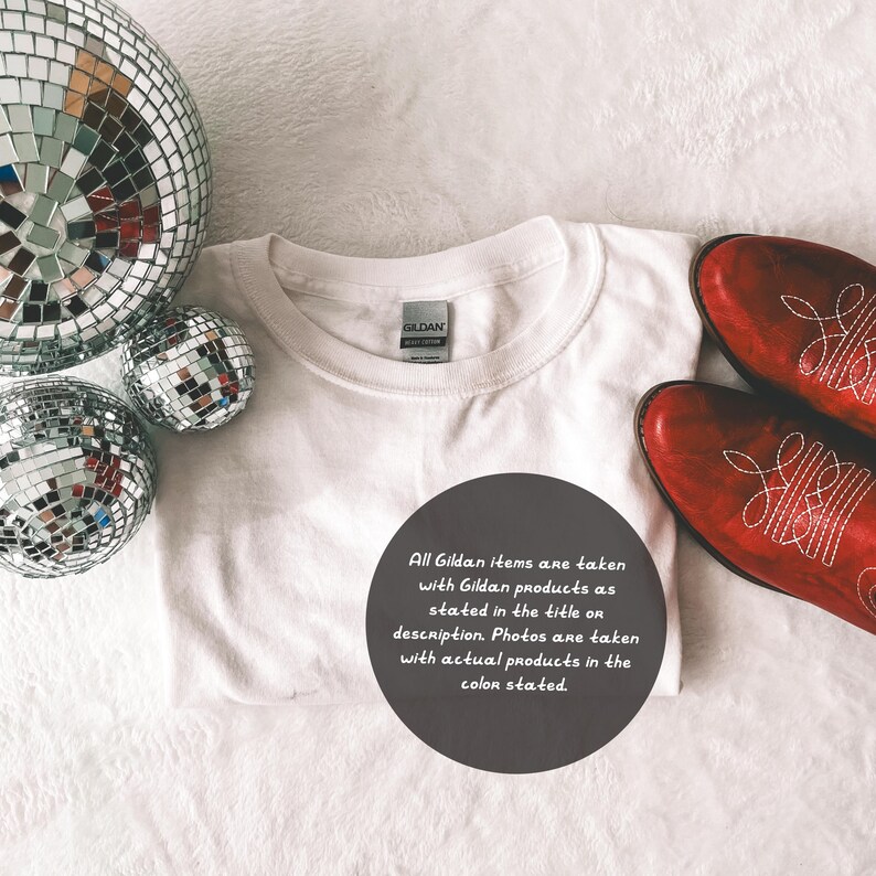 Maqueta de Gildan blanca, camisa Gildan blanca, maqueta de camiseta, maqueta de modelo, maqueta de camiseta, simulacro de camiseta, simulacro blanco gildan, algodón pesado gildan imagen 3