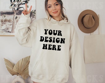 Gildan 18500 zand hoodie mockup, Gildan hoodie mockup, zand hoodie mockup, model mockup, zand trui mockup, trui mockup, Gildan mockup