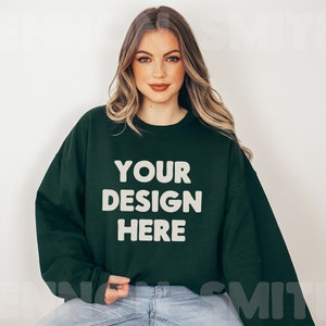Gildan 18000 Skogsgrön Crewneck-modell, Gildan Crewneck-modell, Crewneck-modell, Modellmodell, Tröjmodell, Gatustil Grön Gildan