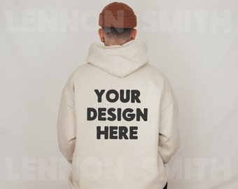 Rückseite Hoodie Mockup, Gildan 18500 Sand Hoodie Mockup, Gildan Hoodie Mockup, Sand Hoodie Mockup, Male Model Mockup, Sand Jumper Mockup