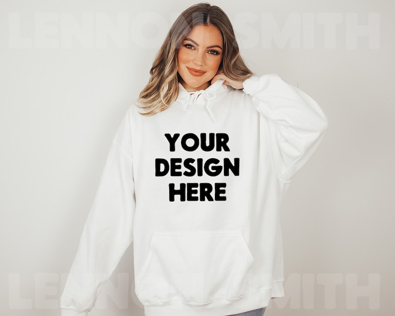 Puede incluir: Sudadera con capucha blanca con el texto "YOUR DESIGN HERE" impreso en negro en la parte delantera.