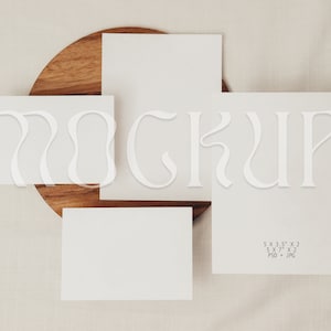 Mockup stazionario della suite nuziale, mockup del pacchetto, mockup dell'invito al matrimonio, mockup RSVP, mockup dei dettagli, mockup del deserto, mockup stazionario minimo