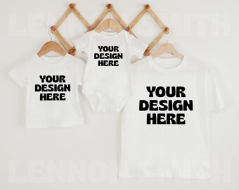Familien Mockup, weißes Jugend Mockup, Jugend Gildan 5000B Mock, schwarzes Hemd Mockup, Strampelanzug Mockup, Baby Mockup, Geschwister Mockup, Kaninchenfelle