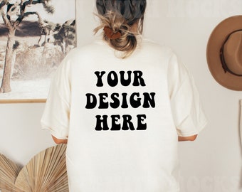 Mockup de parte posterior de la camisa, Mockup Natural Gildan, Camisa Gildan Natural, Mockup de camiseta, Mockup modelo, Mockup de camiseta, Mock de camiseta, Mock natural gildan