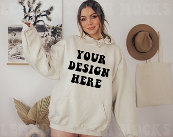 Gildan 18500 zand hoodie mockup, Gildan hoodie mockup, zand hoodie mockup, model mockup, zand trui mockup, trui mockup, Gildan mockup
