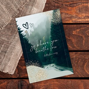 allez où vous respirez librement® - citation de papillons qui s'élèvent - impression carte postale « forest vibes »