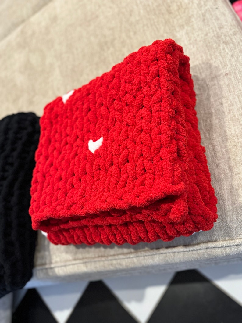 Valentines Day Heart Chunky Knit Blanket, Cozy Blanket, Chunky Blanket