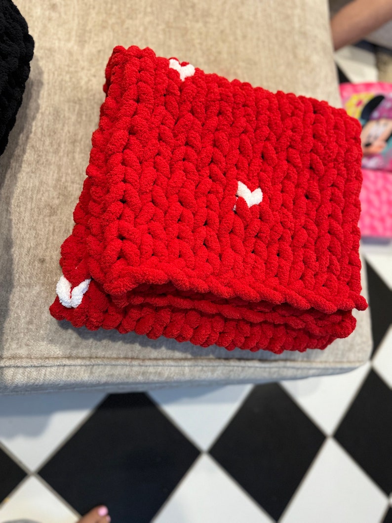 Valentines Day Heart Chunky Knit Blanket, Cozy Blanket, Chunky Blanket