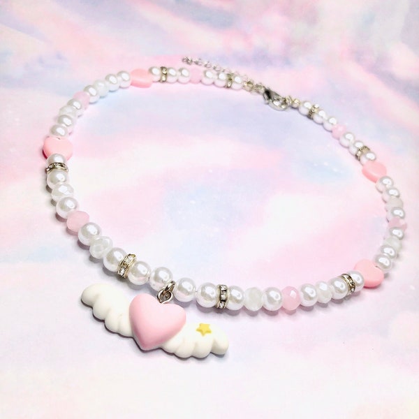Le collier Chibi Moon / Sailor Moon - inspiré kawaii chibiusa anime esthétique jolies perles roses ailes d'ange softgirl