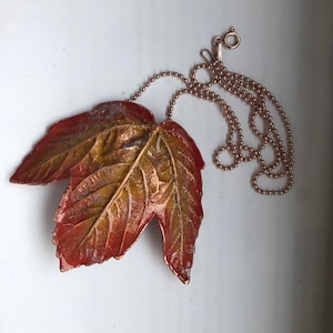 Lederkette mit echtem Ahornblatt
