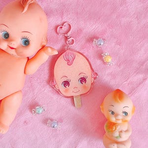 Kewpie popscicle Acryl Schlüsselanhänger, pastell, kawaii, Babydoll, Engel, ästhetisch, Geldbörse, Geschenk, kitsch, vintage inspiriert, retro, Puppe