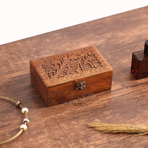 Small Wooden Trinket Box, Engraved Mini Keepsake Box Vintage Jewelry Organizer Box Wood, Jewelry Holder Case Gift for Girls