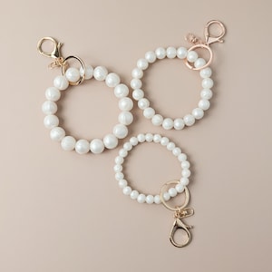 Llavero de pulsera de perlas, llavero de silicona con perlas de cuentas, llavero de pulsera con inicial personalizado, llavero personalizado con inicial personalizada