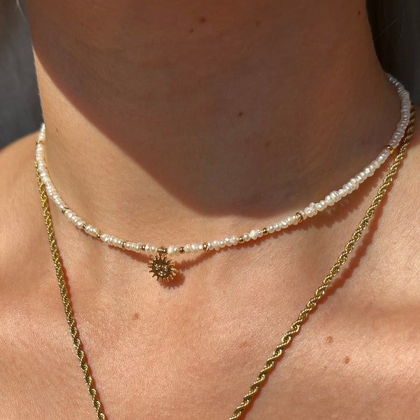 Perlenkette, Halskette mit Perlen, Süßwasserperlen, minimalistisch, zarte Kette mit Sonnenanhänger, Sonne, Kette “Eloise“