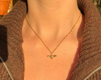 Bijenketting, ketting met bijenhanger, minimalistische, sierlijke bijenketting