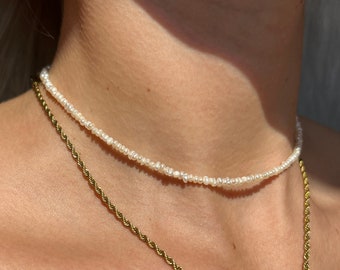 Zarte Halskette mit Perlen, Perlenkette, minimalistisch, Süßwasserperlen, Mini Perlen, kurze Halskette, Choker