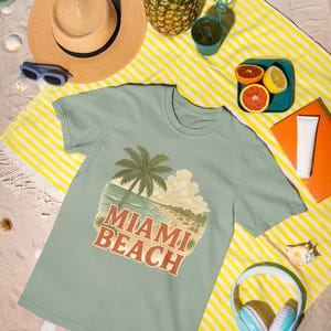 Maglietta vintage Miami Beach con grafica retrò da viaggio in Florida, colori comfort, maglietta con palma da spiaggia